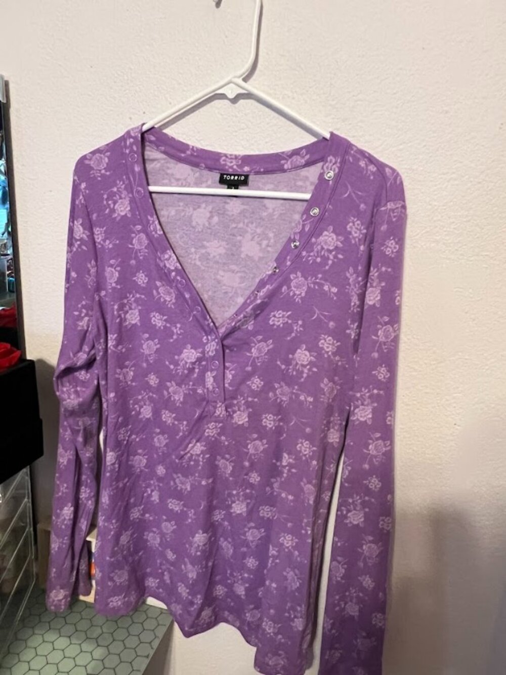Torrid waffle floral lavender v-neck to size 2